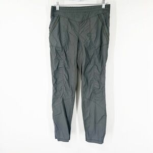 Indyeva Mid-Rise Pull-On Cropped Pants in Gray